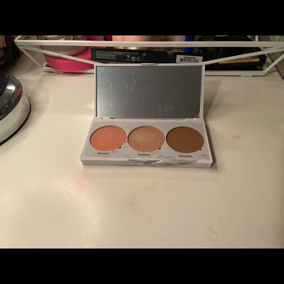 Ultimate Glow Getter Cheek Trio - Picture 3 of 3